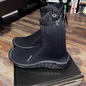 Sea-Doo Black Neoprene Swim Boots Shoes Size 9 New In Box